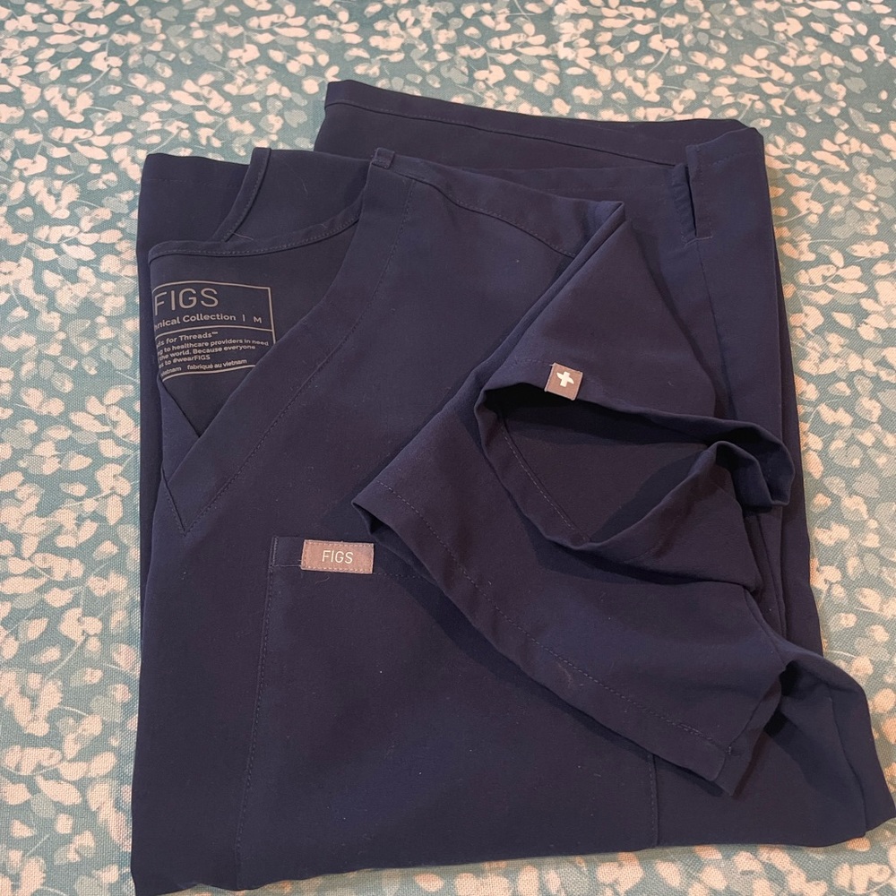 Women’s FIGS scrubs